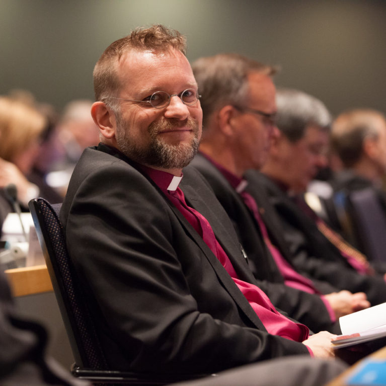 ”Yksimielisyyden aika piispakunnassa ohi” – piispat tenttiin Radio Deissä