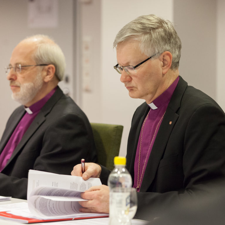 Simo Peura ja Seppo Häkkinen suoran kyselytunnin seuraavat piispavieraat
