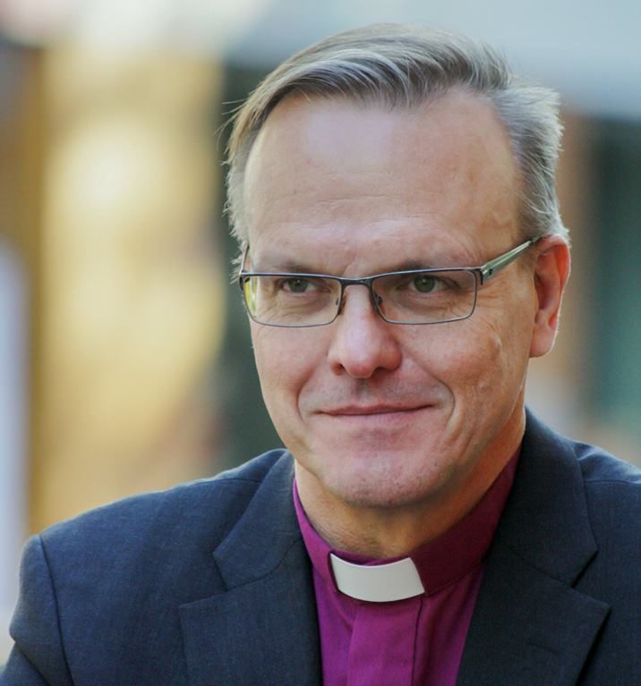 Piispan kyselytunnilla vastaamassa Espoon piispa Tapio Luoma