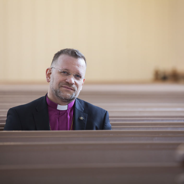 KATSO/KUUNTELE: Kuopion piispa Jari Jolkkonen Piispan kyselytunnilla