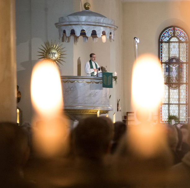 Piispa Jukka Keskitalo pohtii joulutervehdyksessään, mikä on paimenille ilmestyneiden enkelien sanoma meille