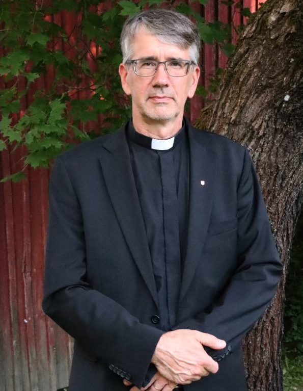 Lapuan uusi piispa Matti Salomäki Piispan kyselytunnille