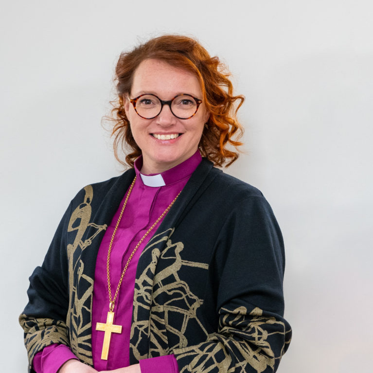 Mari Parkkinen journalistisen piispantarkastuksen debyytissä